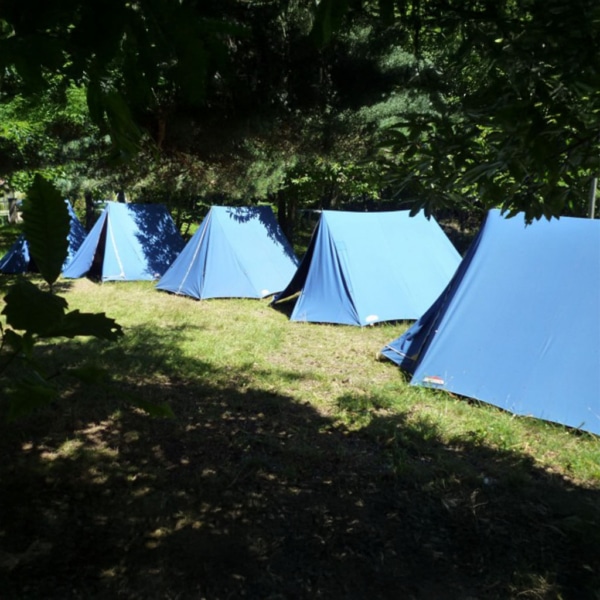 Durable Montana 3 tent made from waterproof and rot-proof cotton canvas.