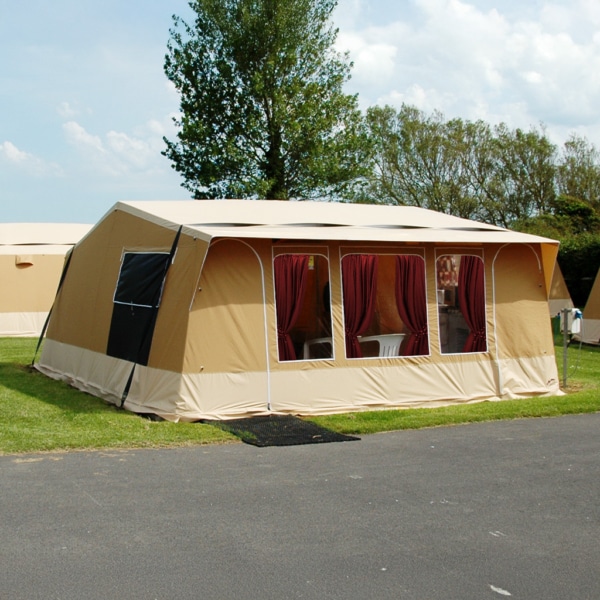 Espace glamping tent with up to three bedrooms and spacious living area.